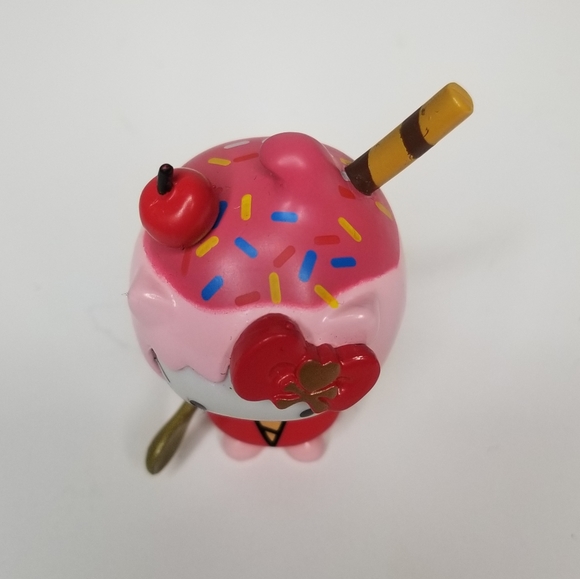 Tokidoki x Hello Kitty | Series 2 "Ice Cream Sundae" 3" Vinyl Figure - Picture 4 of 4